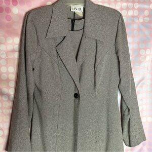 Gray Trench Coat with Classic Lapel Collar